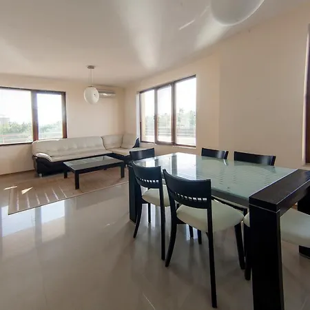 Lighthouse Golf Private Apartment